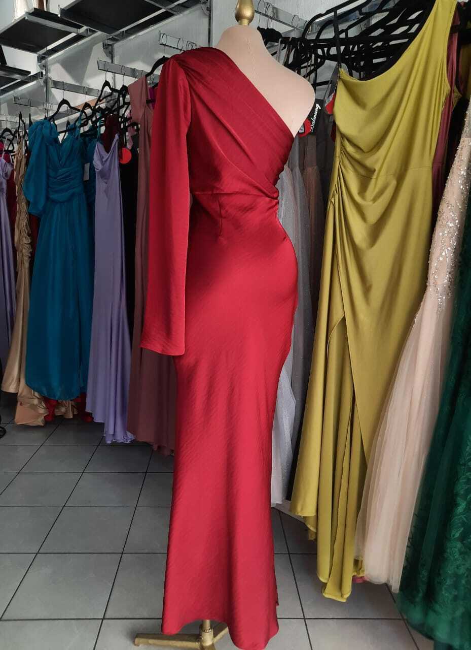 Vestido largo un hombro vista trasera MB Mayte Barrera