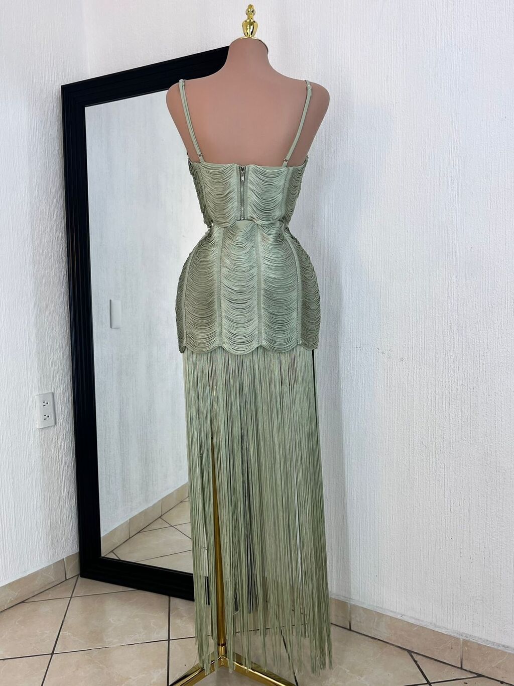 Set elegancia sage con flecos vista trasera MB Mayte Barrera