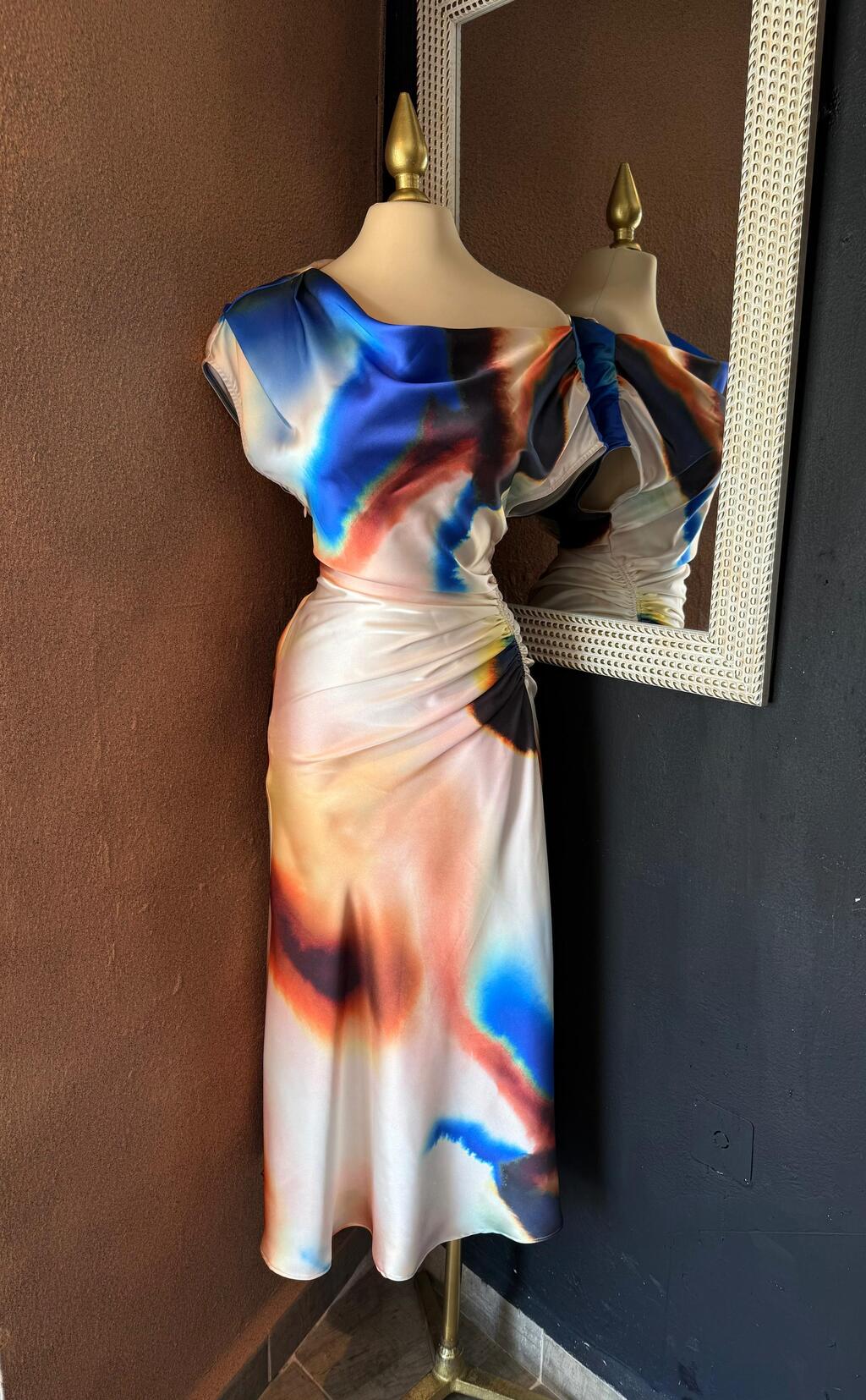 Vestido midi satén detalle de escote