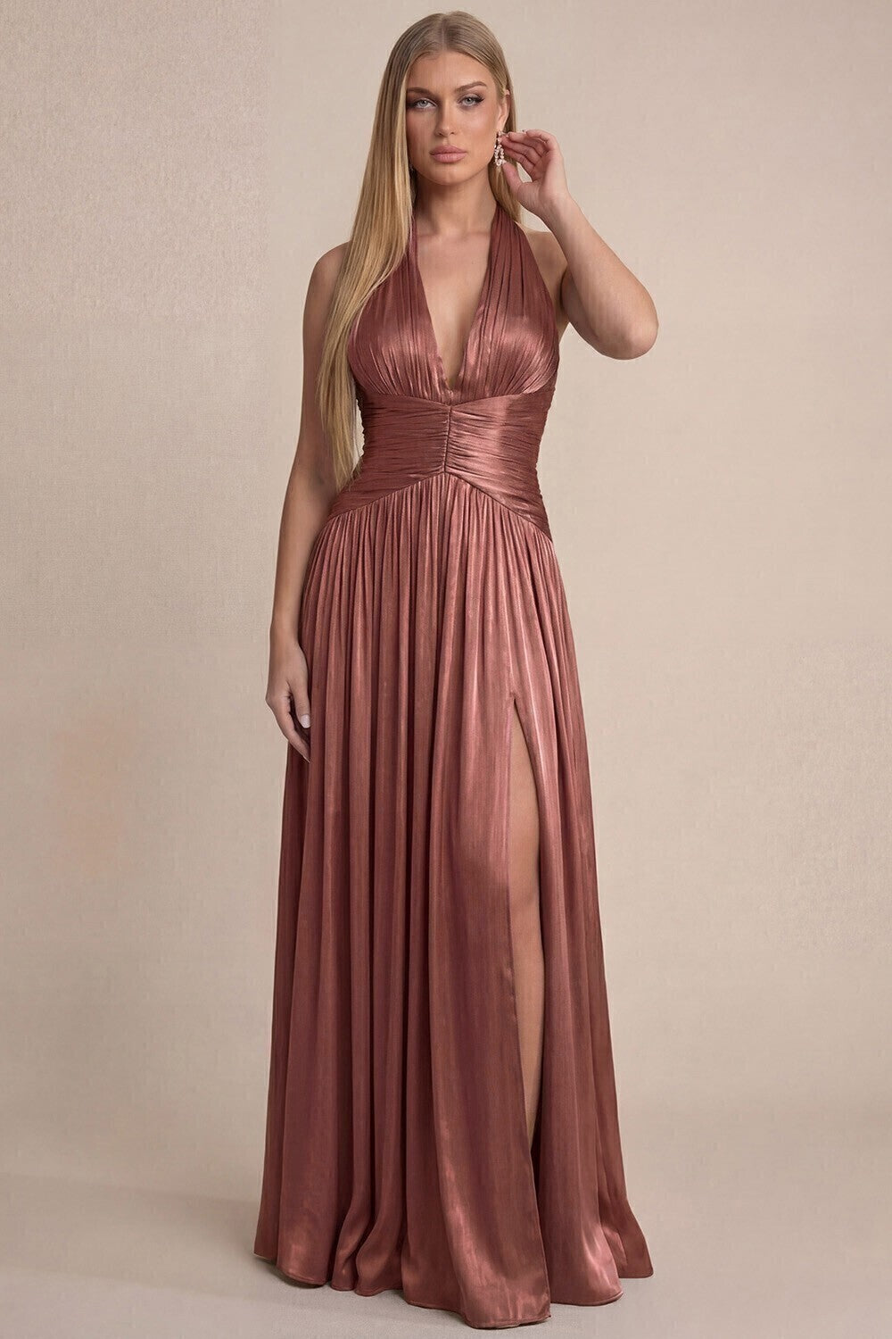 Vestido Maxi Halter Satinado con Abertura 261064