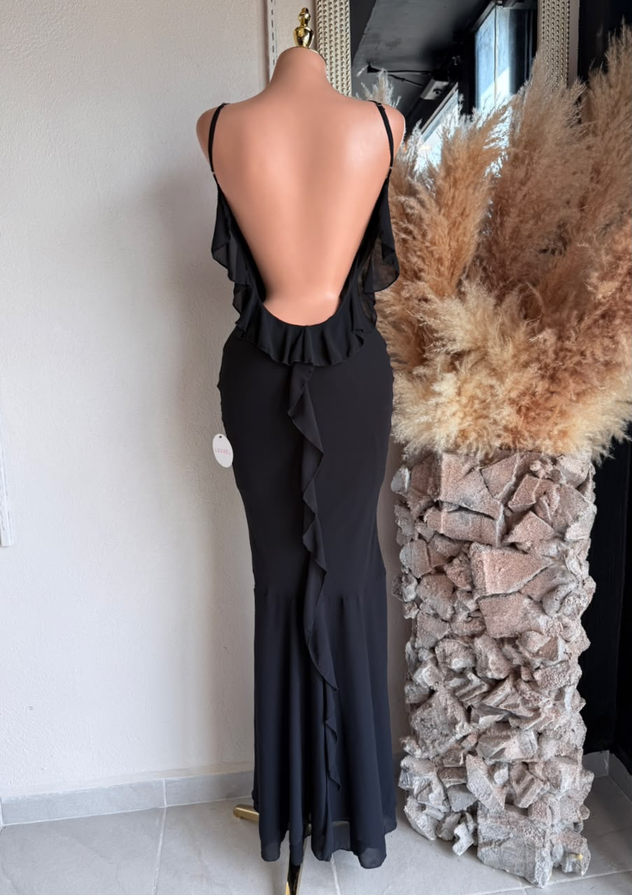 Vestido largo negro sirena detalle de tela y tirantes