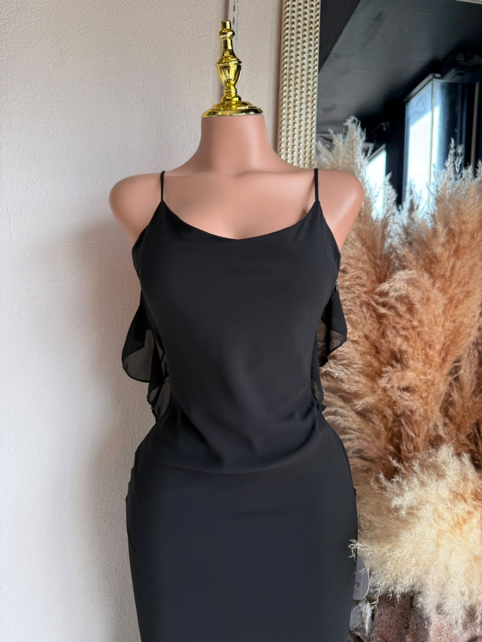 Vestido largo negro sirena detalle lateral MB Mayte Barrera