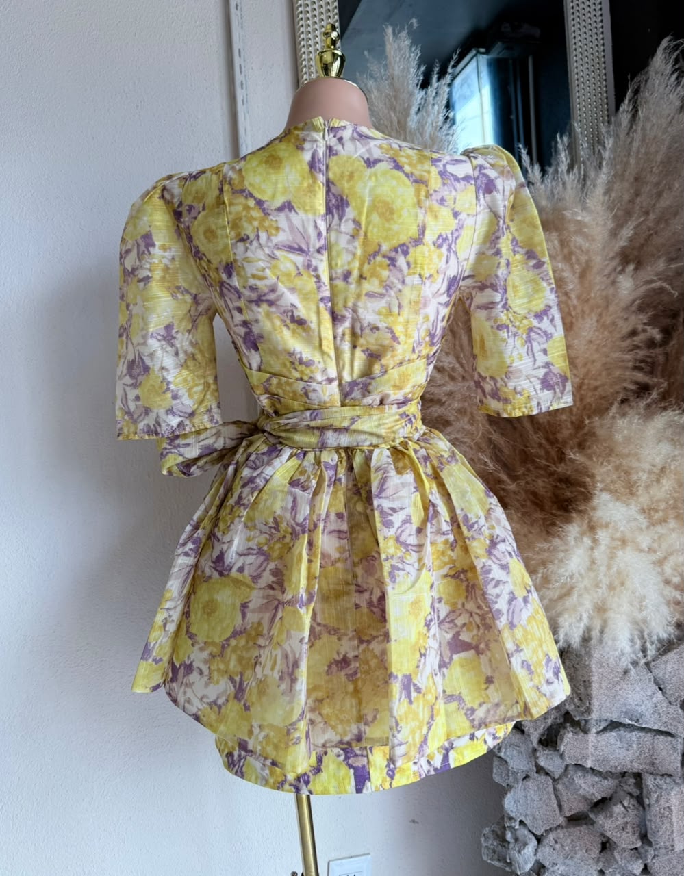 Vestido Corto Floral Amarillo 261118 imagen 2 MB Mayte Barrera