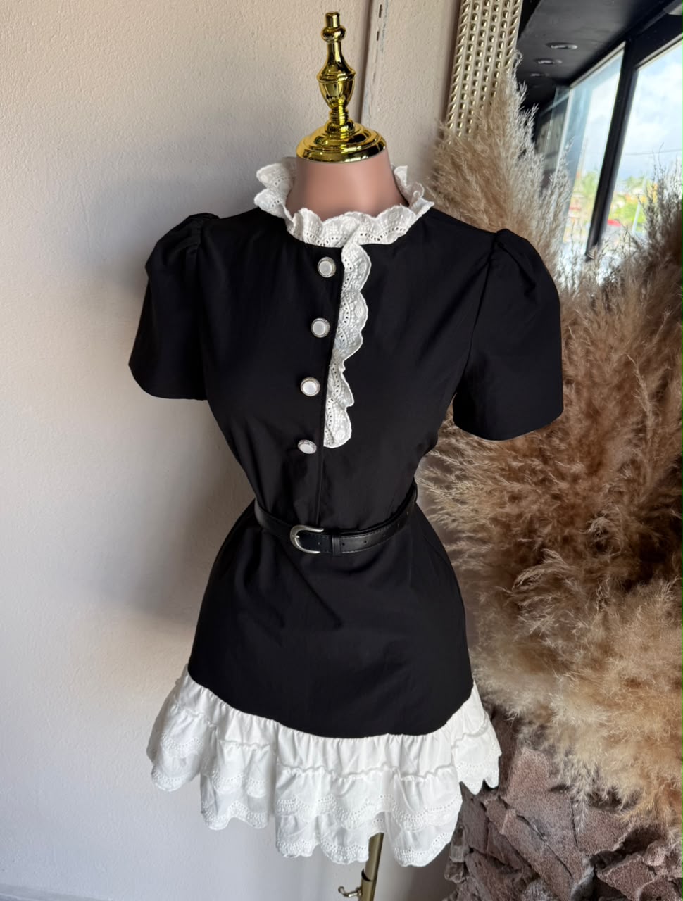 Vestido Negro con Cuello y Olanes Blancos 261485 imagen 4 MB Mayte Barrera