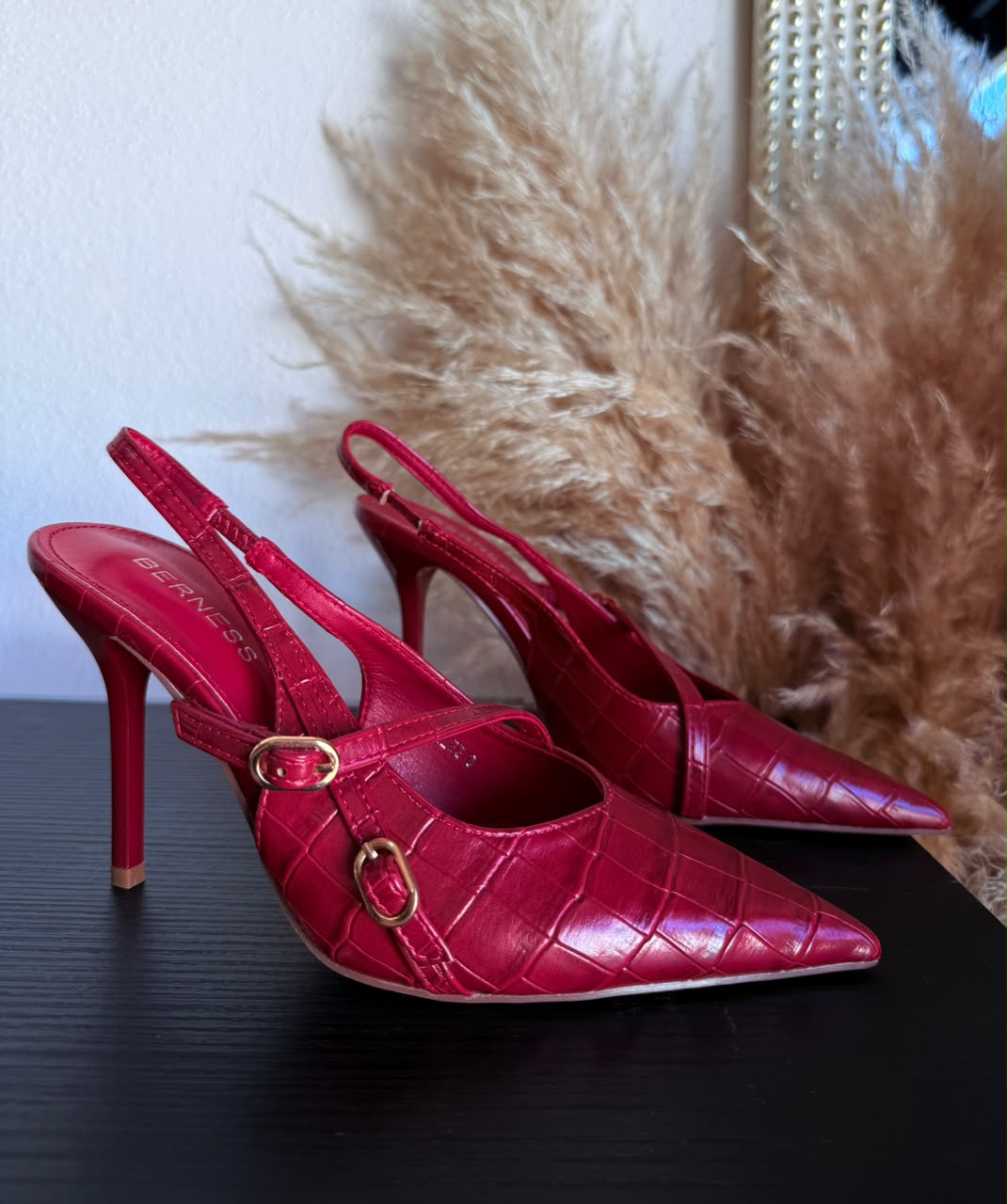 Zapatilla rojo detalle de diseño MB Mayte Barrera