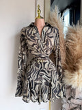 Vestido Corto Estampado Animal Print 261728 imagen 1 MB Mayte Barrera