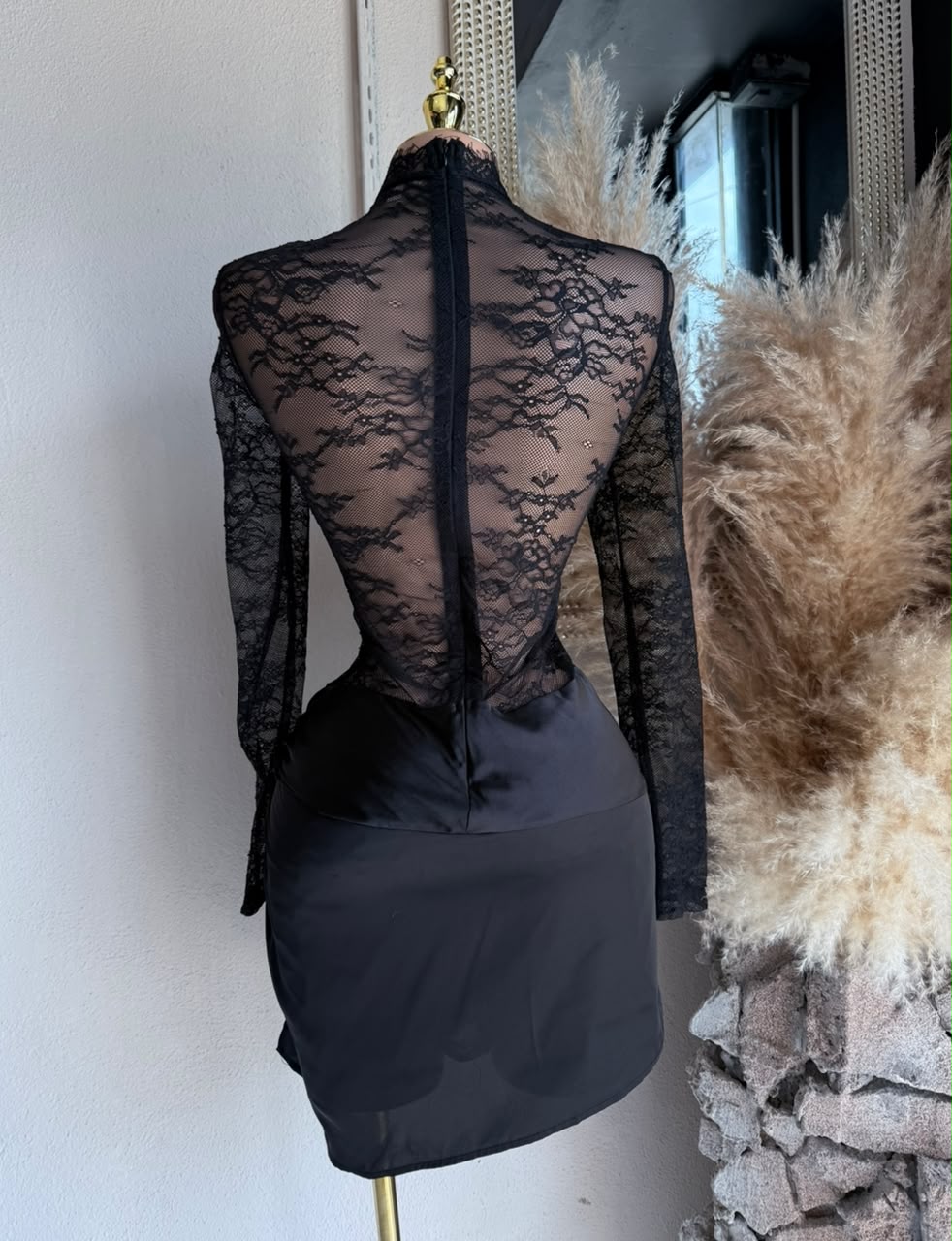 Vestido Negro de Encaje con Corset Drapeado 261744 imagen 2 MB Mayte Barrera