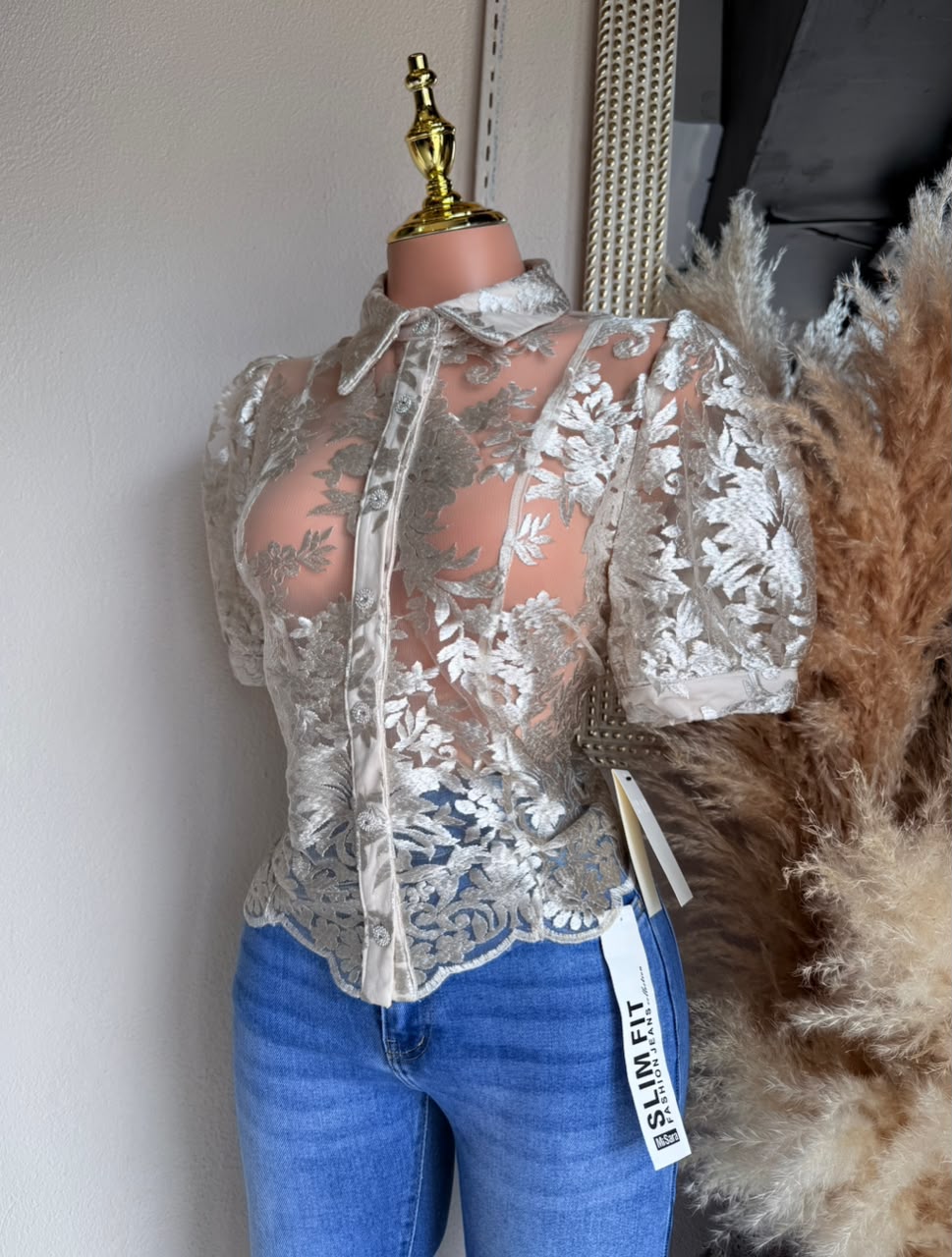 Blusa perla detalle de escote