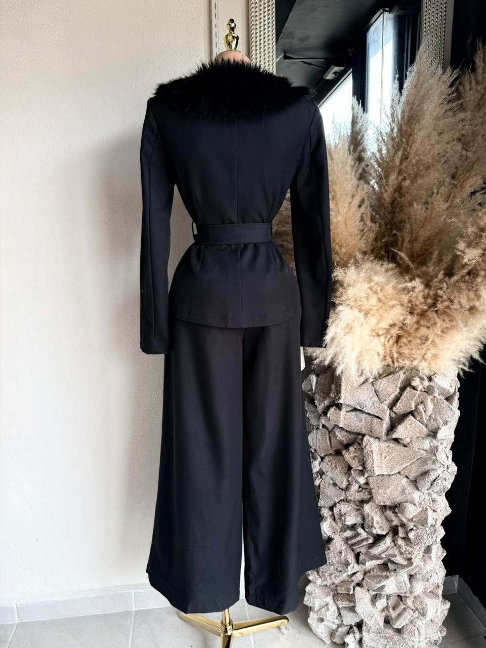 Set negro detalle de tela y acabado