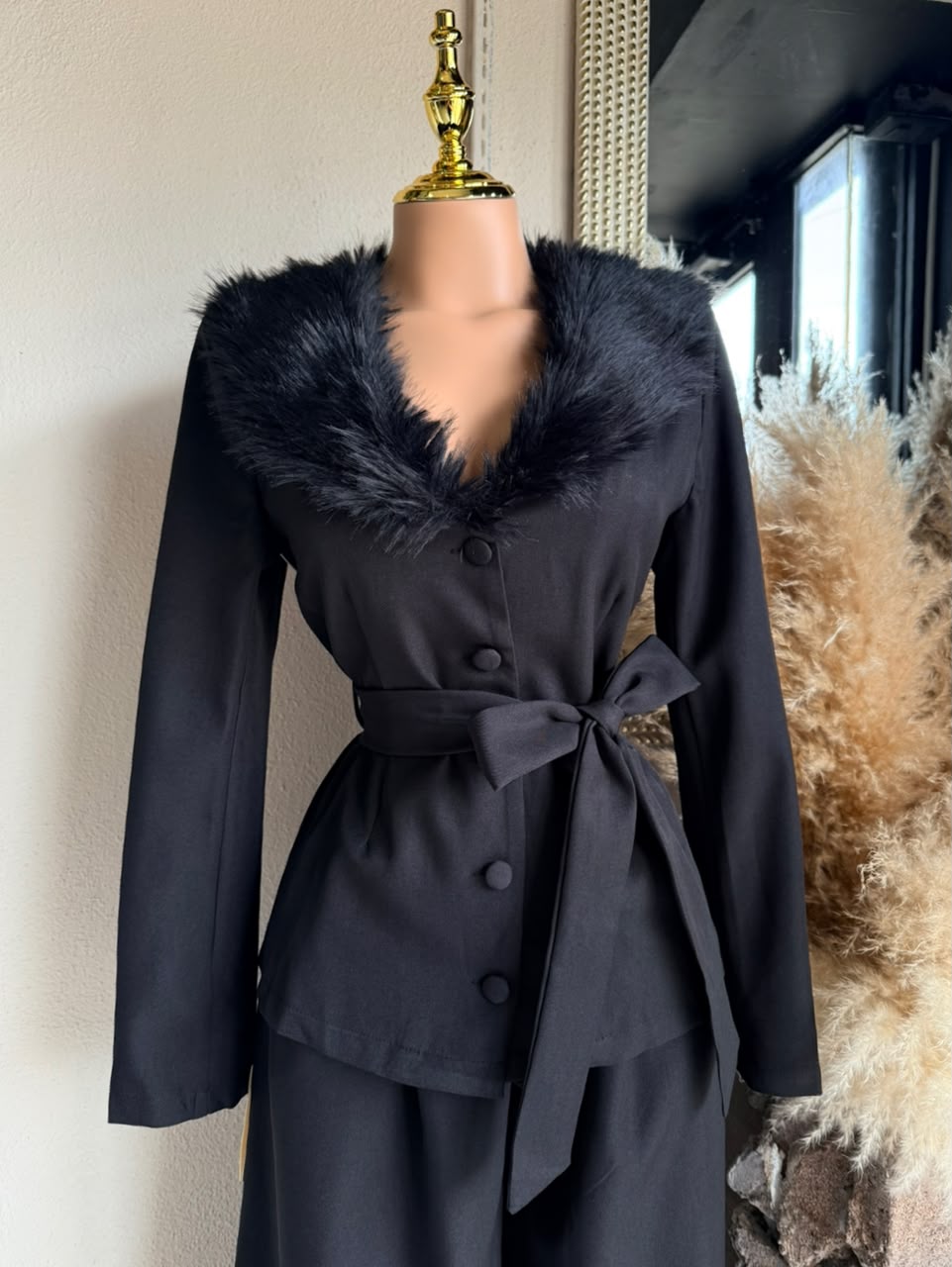 Set negro detalle lateral MB Mayte Barrera