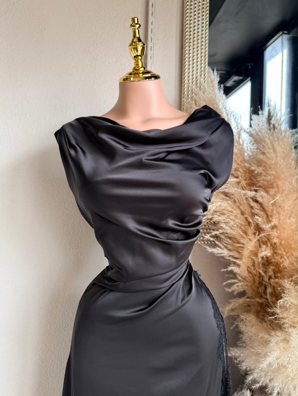 Vestido negro 261958 look completo MB Mayte Barrera