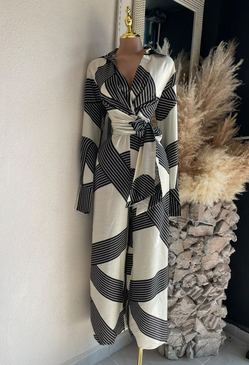 Jumpsuit marfil negro vista frontal completa MB Mayte Barrera