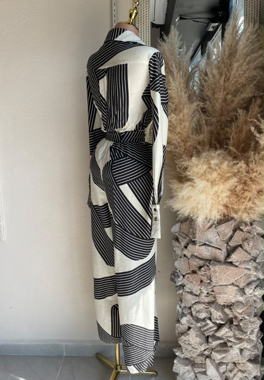 Jumpsuit marfil negro silueta completa