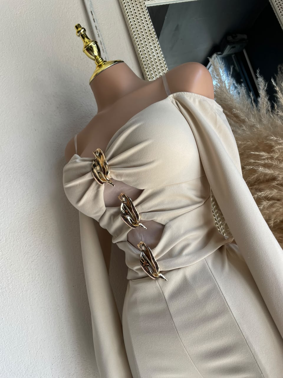 Jumpsuit beige 261965 detalle de acabado MB Mayte Barrera