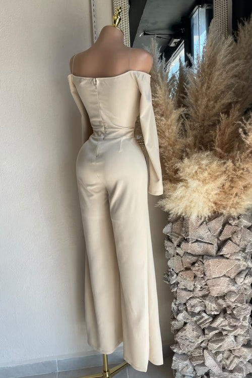 Jumpsuit beige detalle de tela y acabado