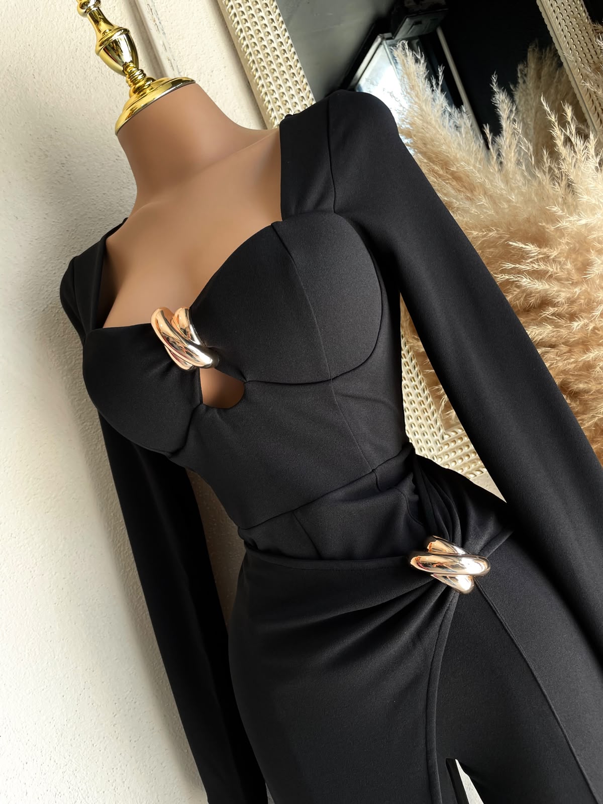 Jumpsuit negro 261966 detalle de tela y acabado