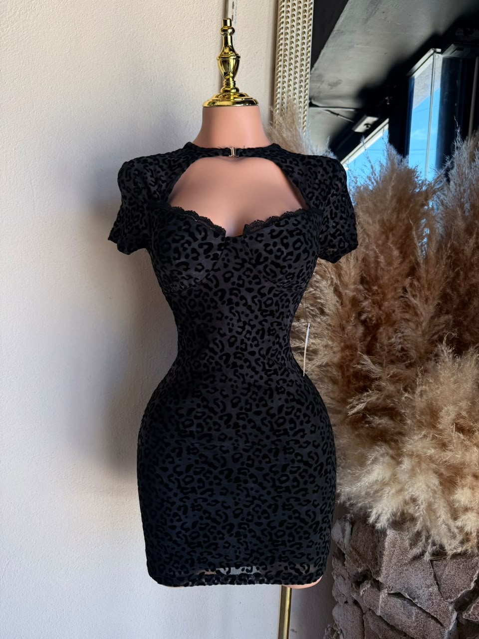 Vestido Mini Negro Animal Print Terciopelo con Cutout – Vestido para Mujer 262022