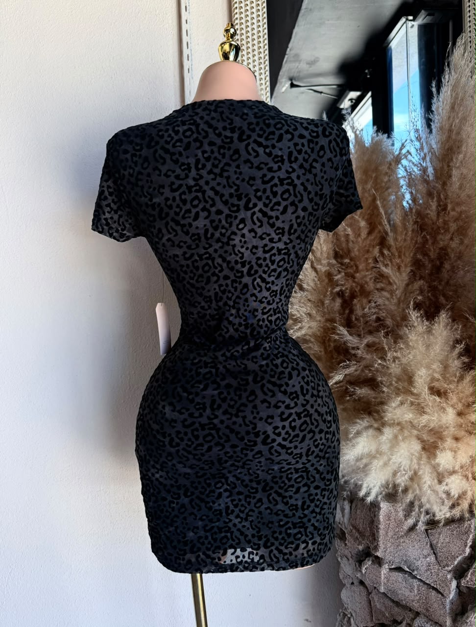 Vestido Mini Negro Animal Print Terciopelo con Cutout – Vestido para Mujer 262022