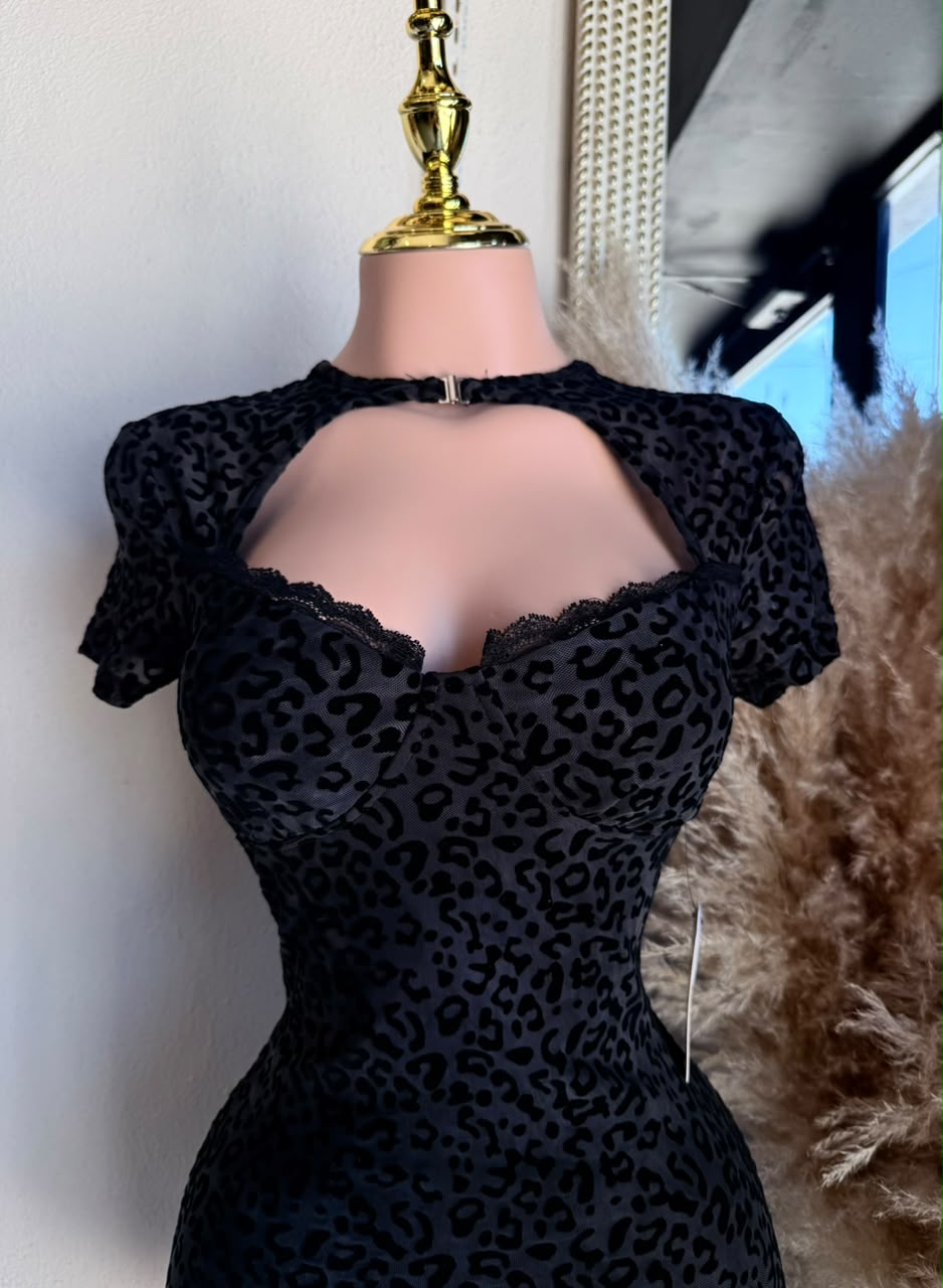 Vestido Mini Negro Animal Print Terciopelo con Cutout – Vestido para Mujer 262022