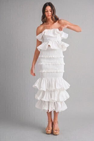 Set ruffle off white silueta completa elegante