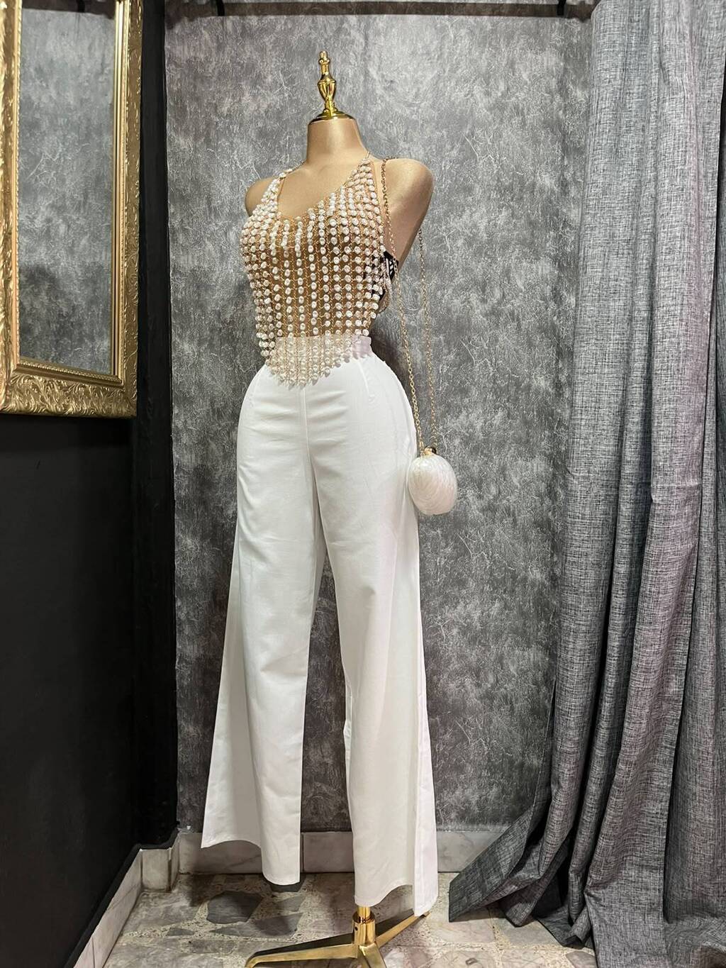 Set top aperlado pantalón wide leg detalle de tela
