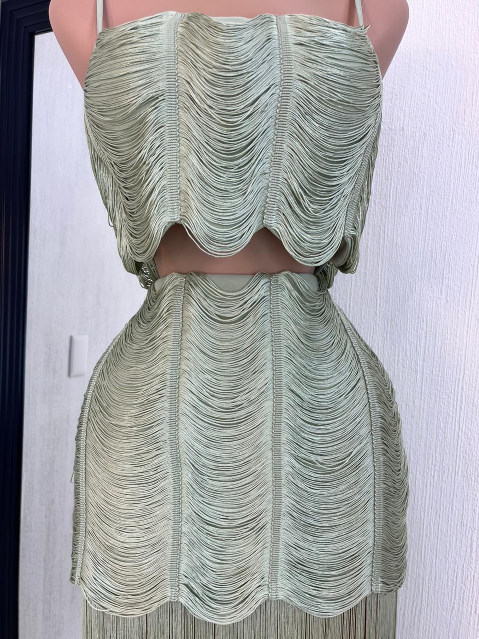 Set elegancia sage con flecos detalle inferior