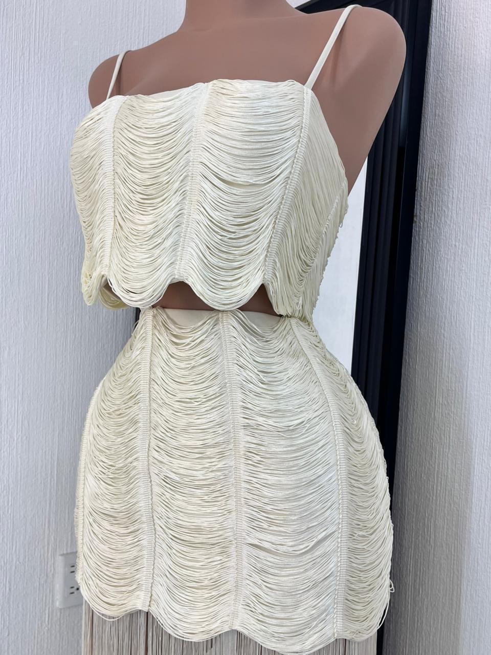 Set ivory con flecos detalle lateral y caída