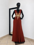 Vestido Largo Elegancia Terracota con Aplicaciones Doradas 260960