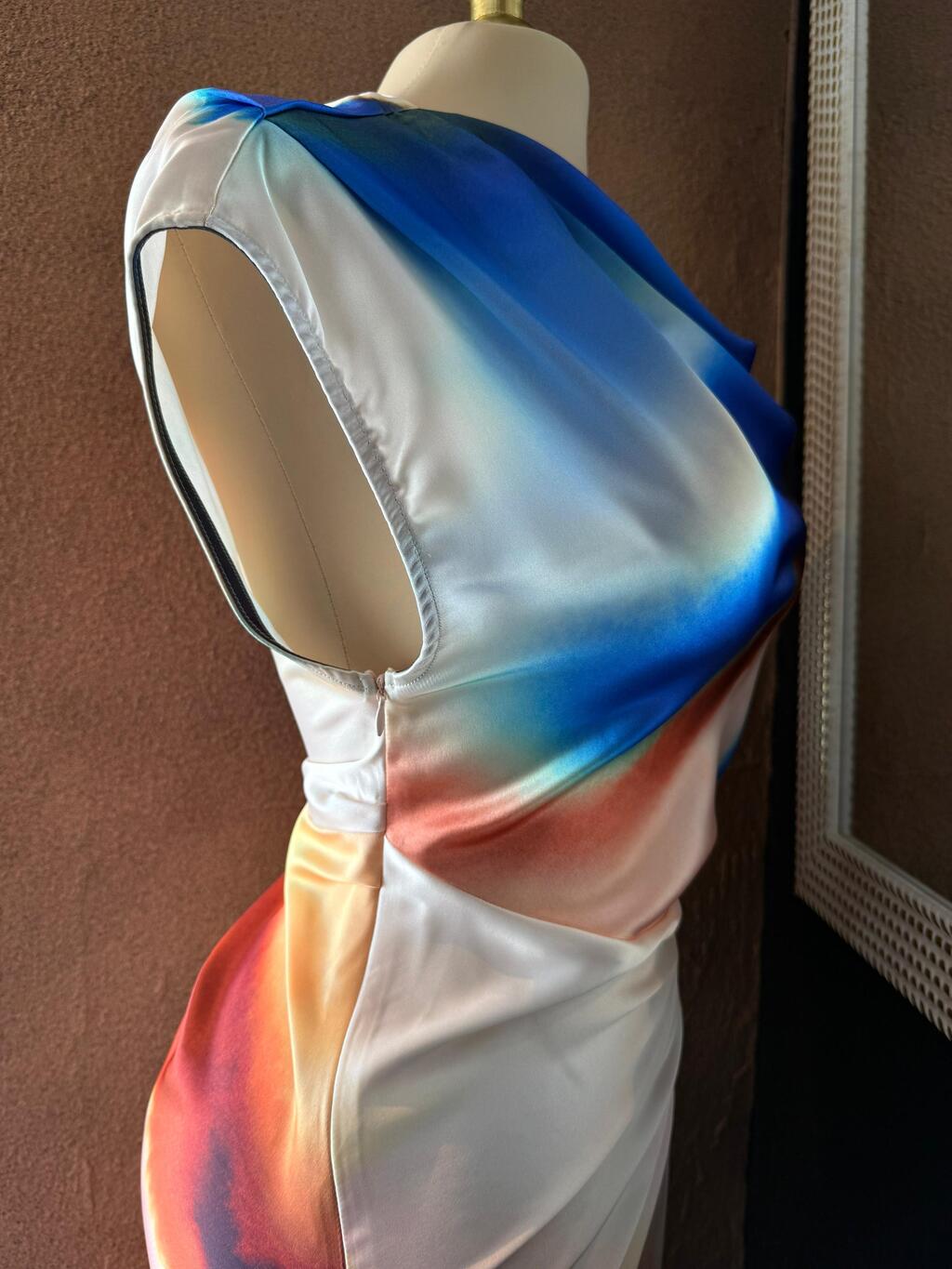 Vestido midi satén look completo MB Mayte Barrera