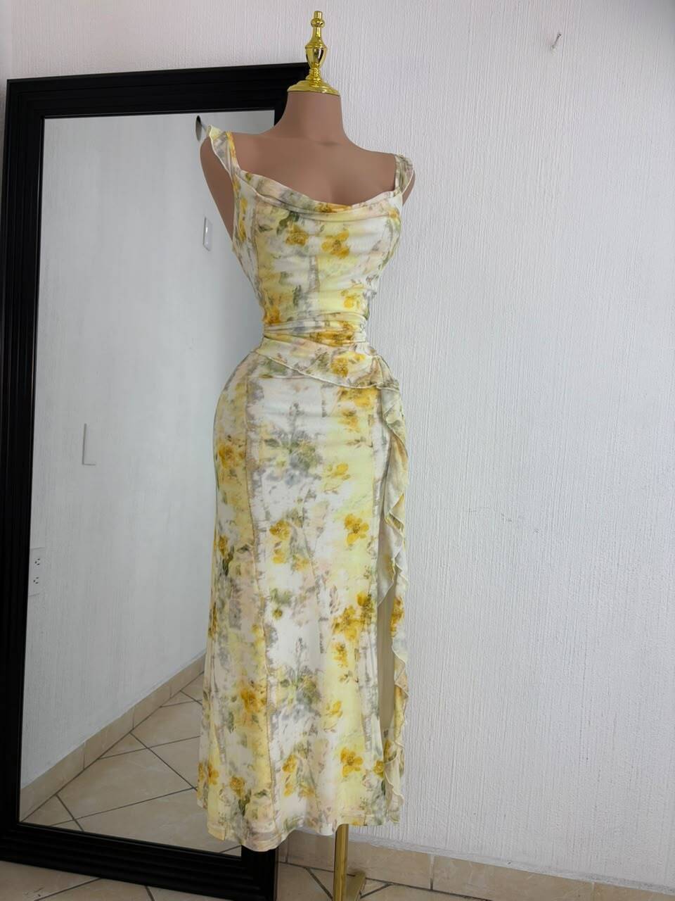 Vestido midi floral silueta completa MB Mayte Barrera