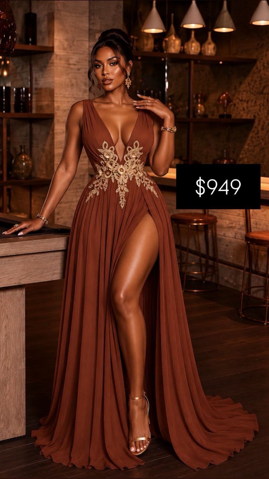 Vestido largo elegancia terracota con aplicaciones doradas detalle de escote