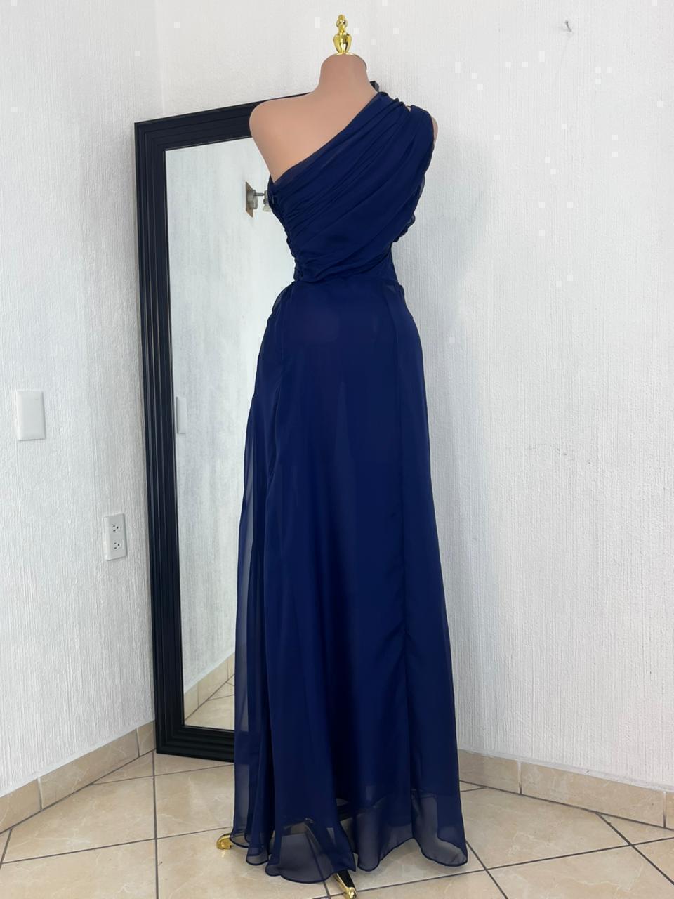 Vestido largo elegancia nocturna silueta completa elegante