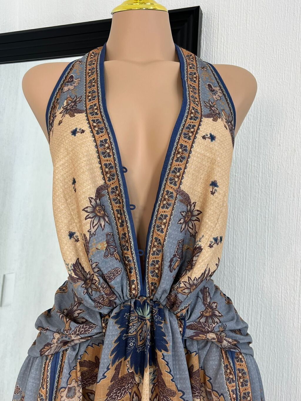 Vestido bohemio azul arena vista trasera MB Mayte Barrera
