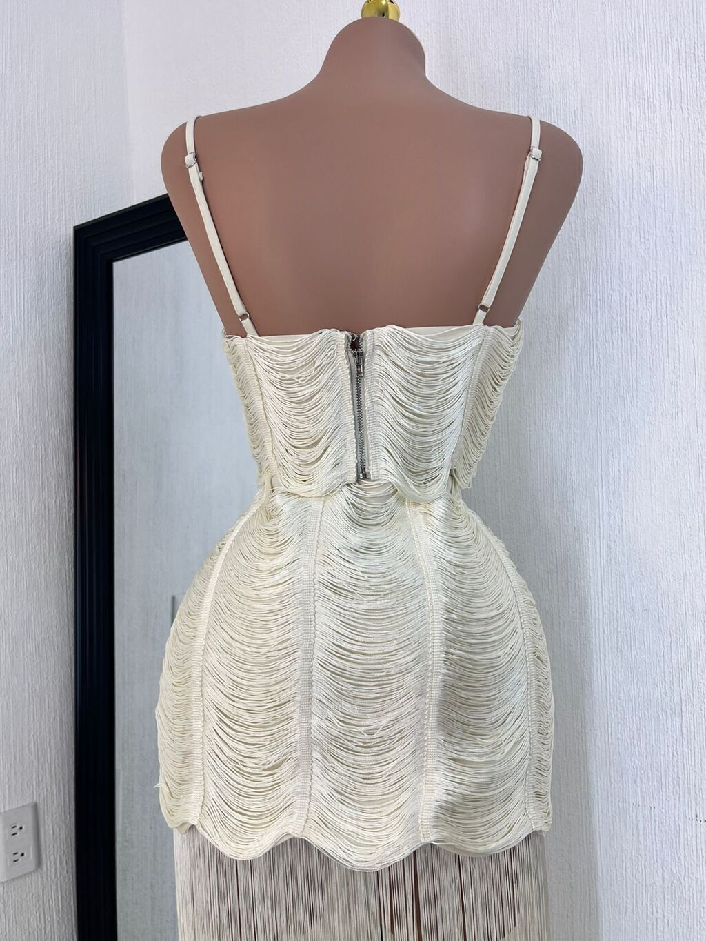 Set elegancia ivory con flecos detalle inferior