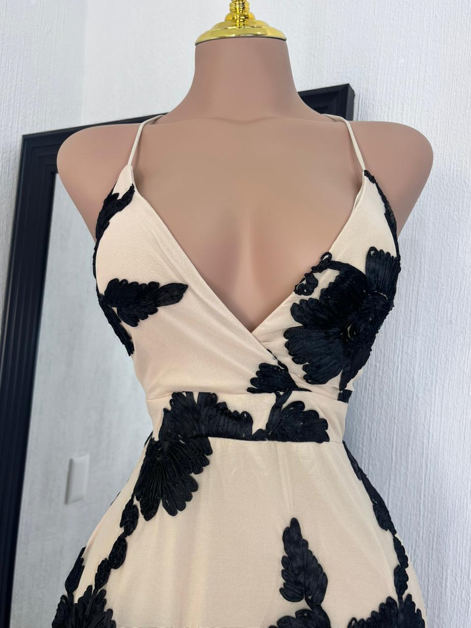 Vestido largo floral elegance detalle lateral y caída