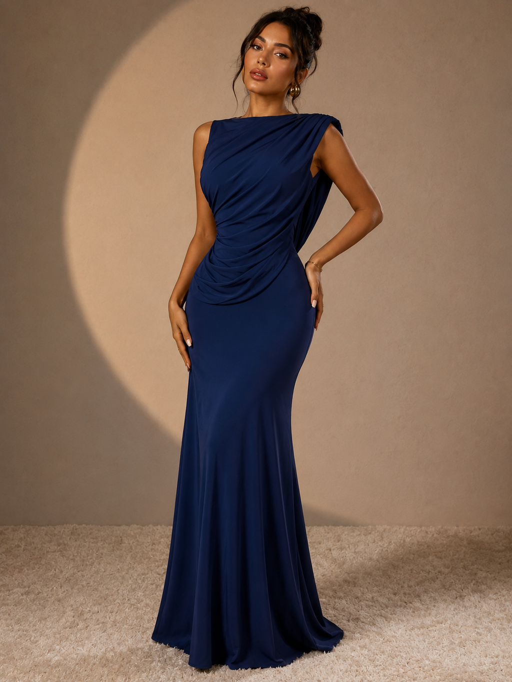Vestido largo drapeado nocturno silueta elegante completa