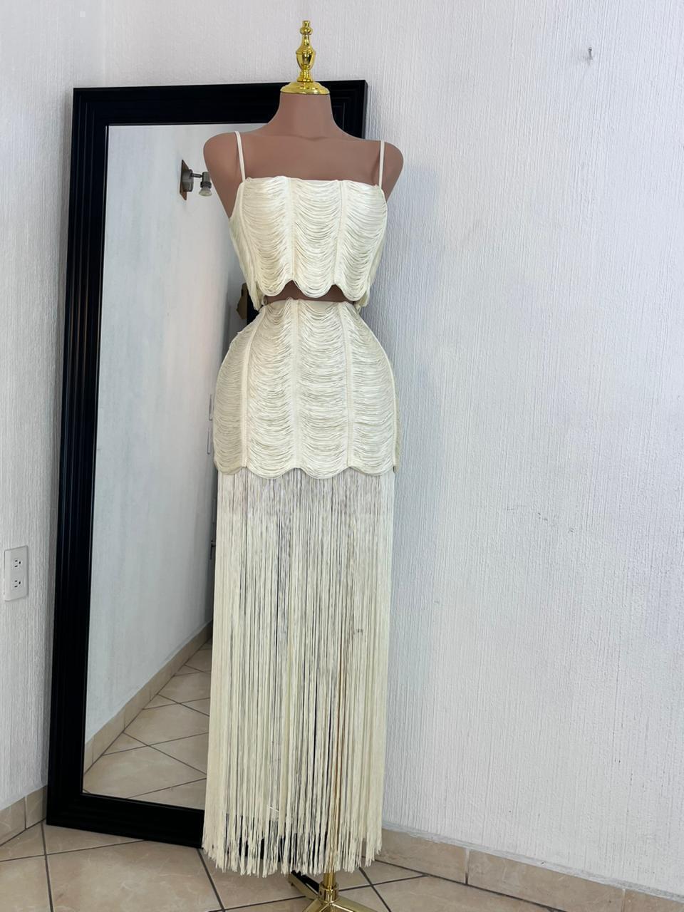 Set elegancia ivory con flecos detalle de tela y acabado