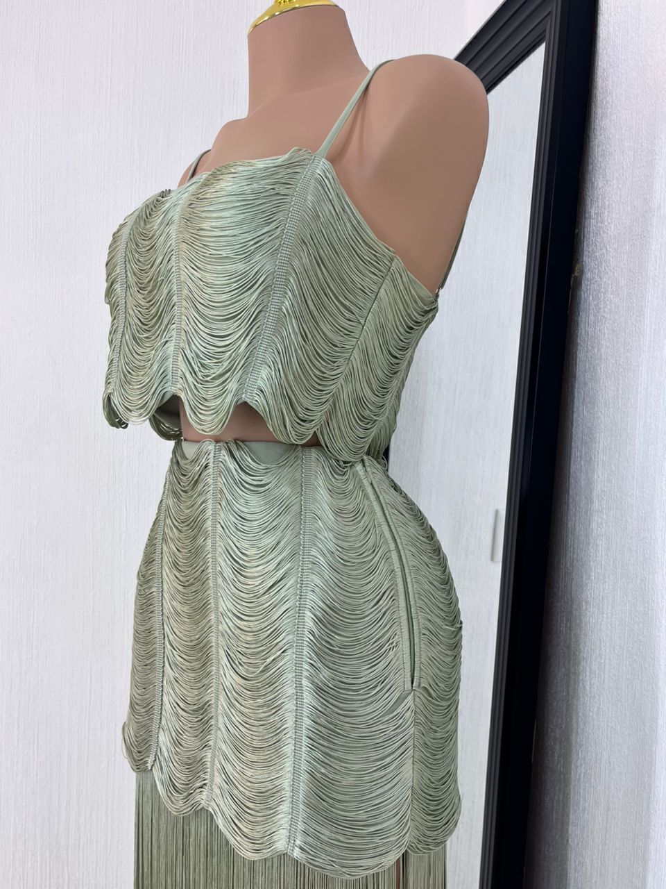 Set elegancia sage con flecos detalle de tela