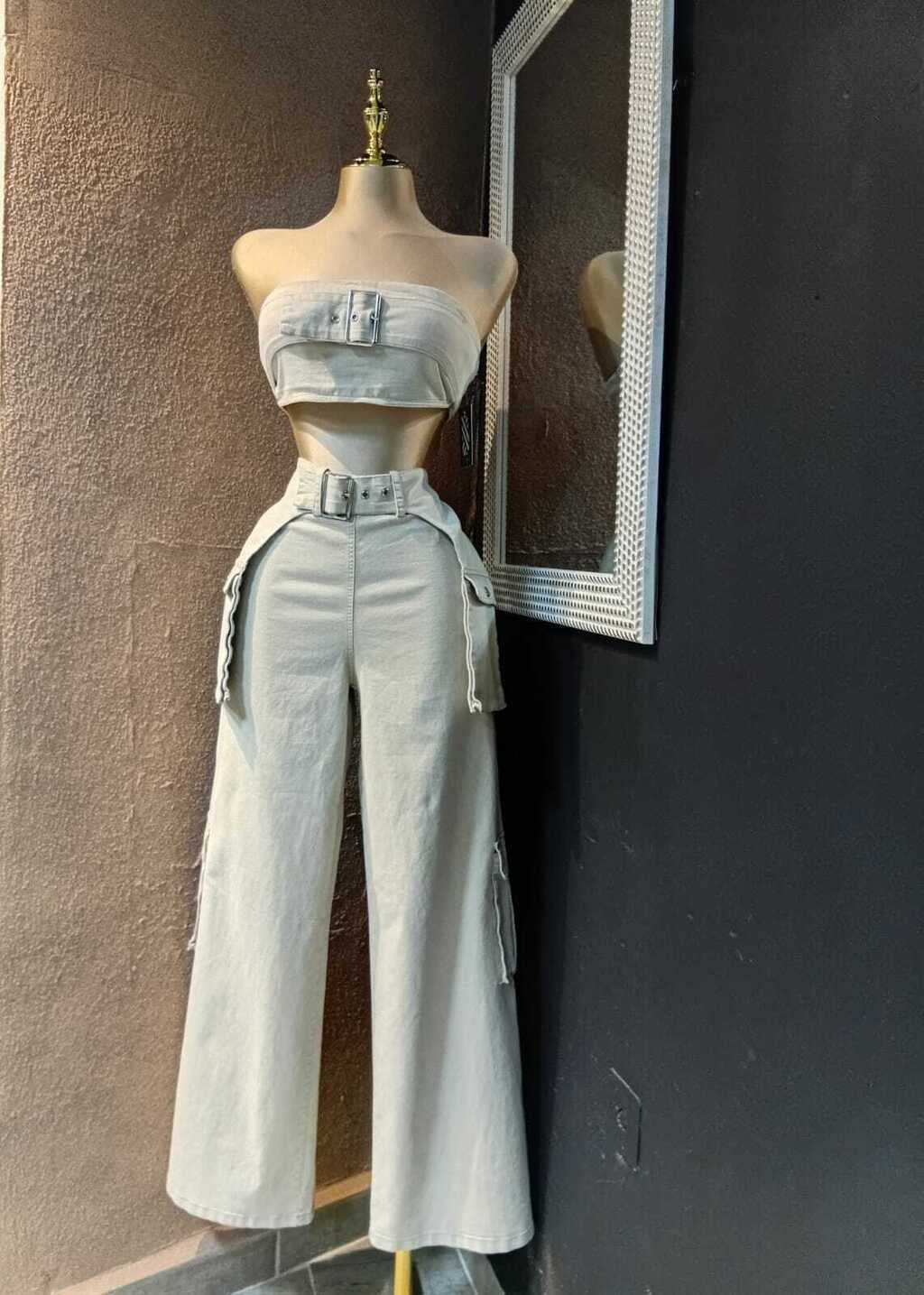 Set top y pantalón cargo detalle de tela