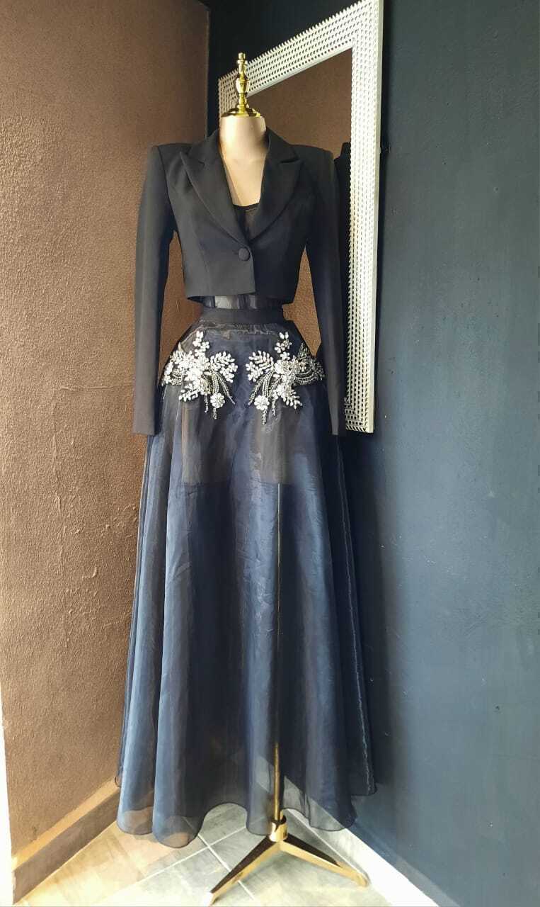 Vestido elegancia comodidad detalle de tela y acabado