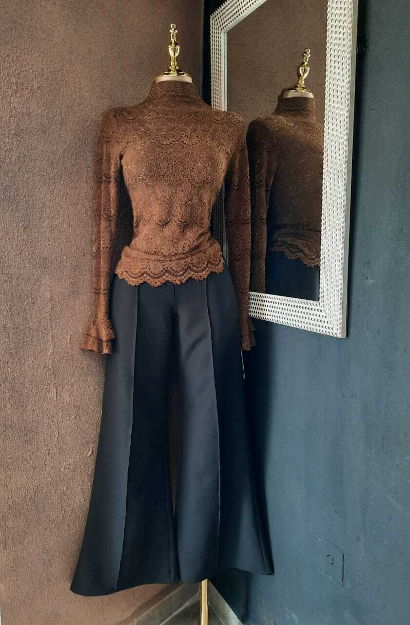 Blusa de encaje manga larga 252249