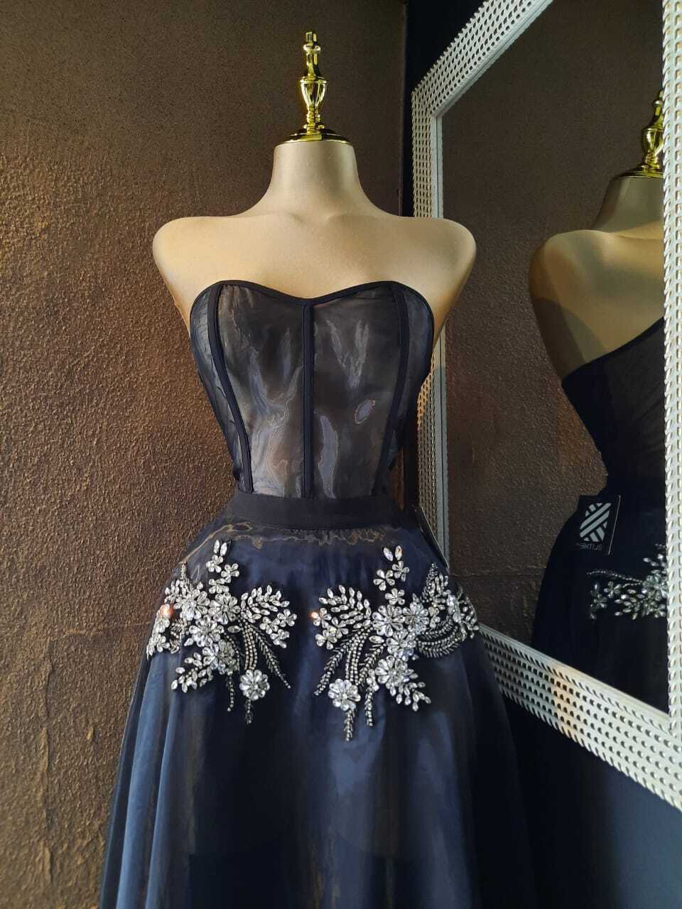 Vestido elegancia comodidad silueta angular MB Mayte Barrera