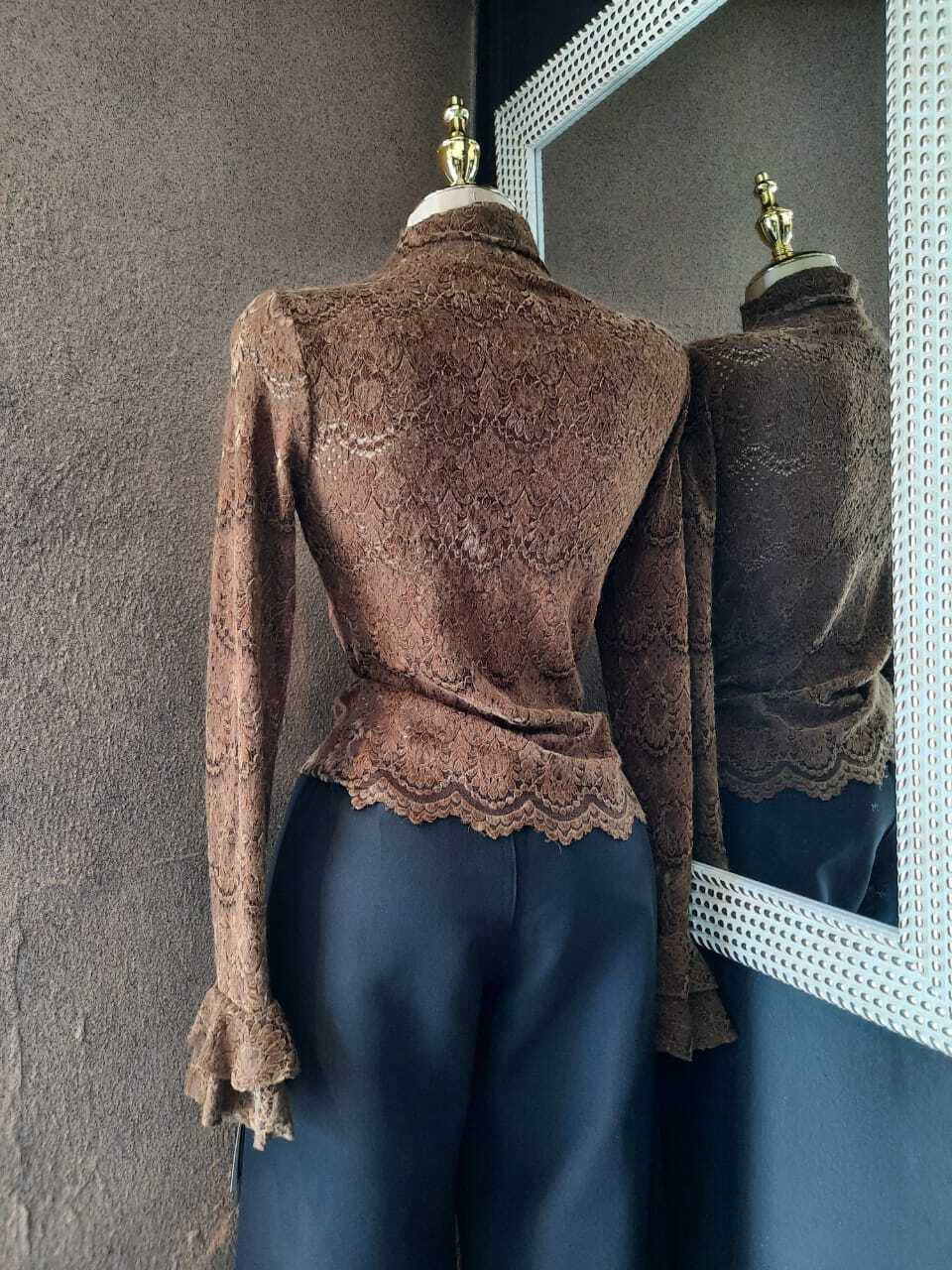 Blusa de encaje manga larga 252249