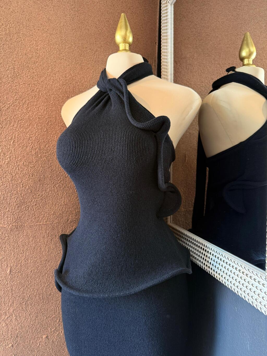 Vestido maxi de punto vista trasera MB Mayte Barrera