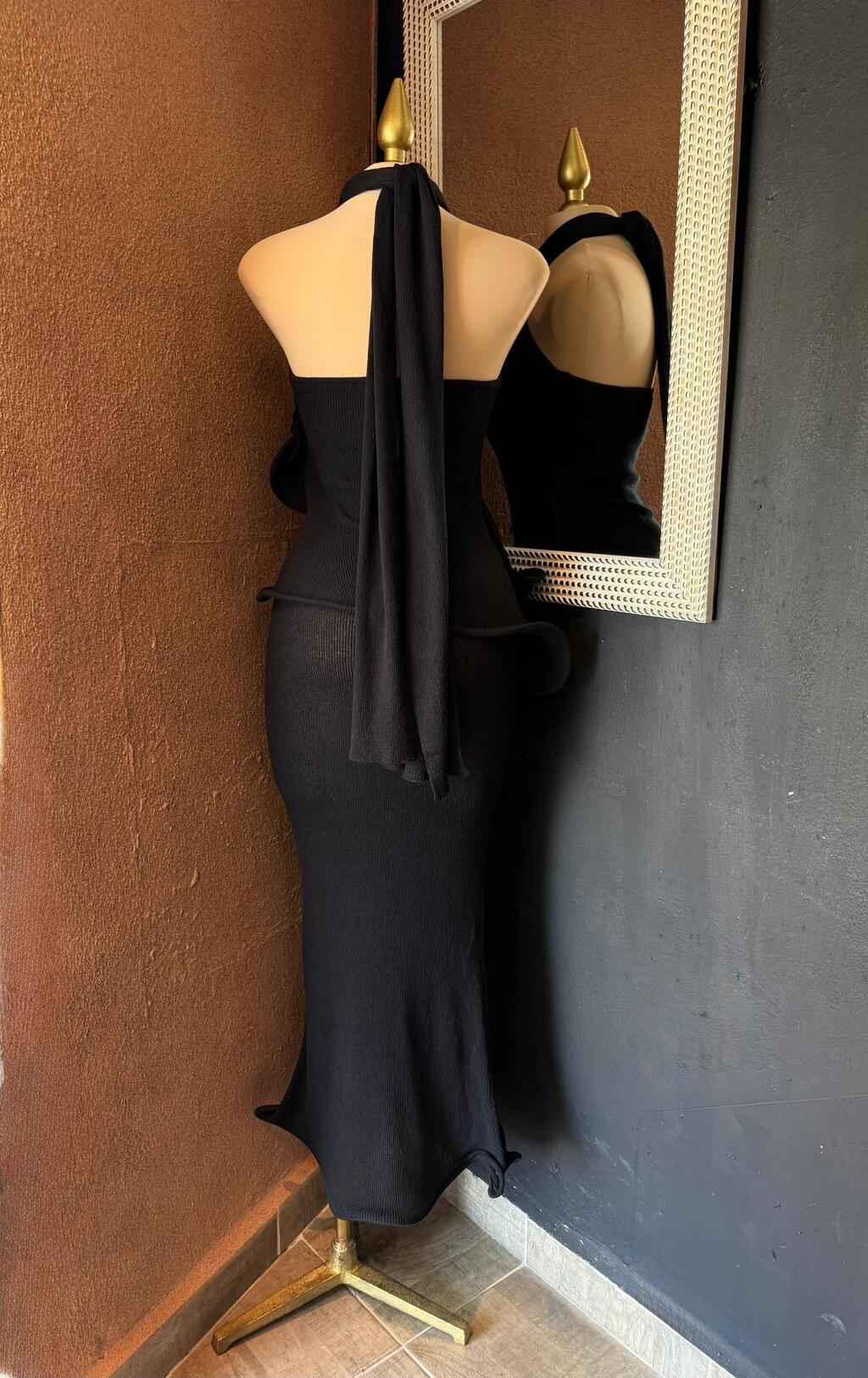 Vestido maxi de punto detalle de tejido y tela