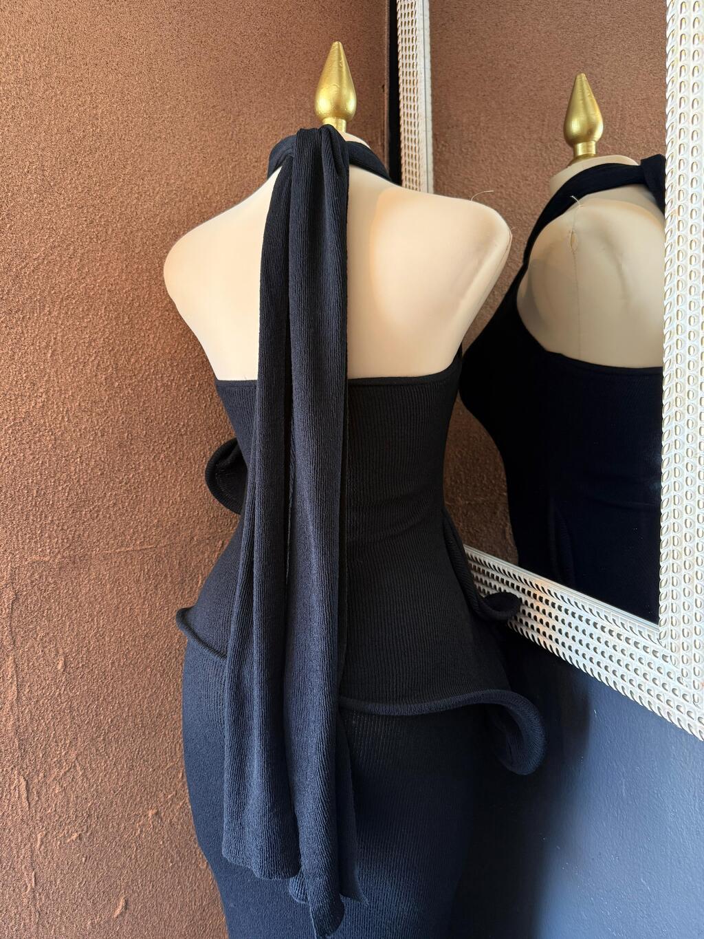 Vestido maxi de punto detalle lateral y caída