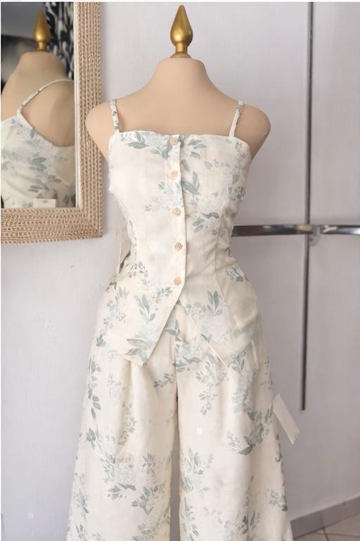 Set tirantes botánico detalle de tela y estampado