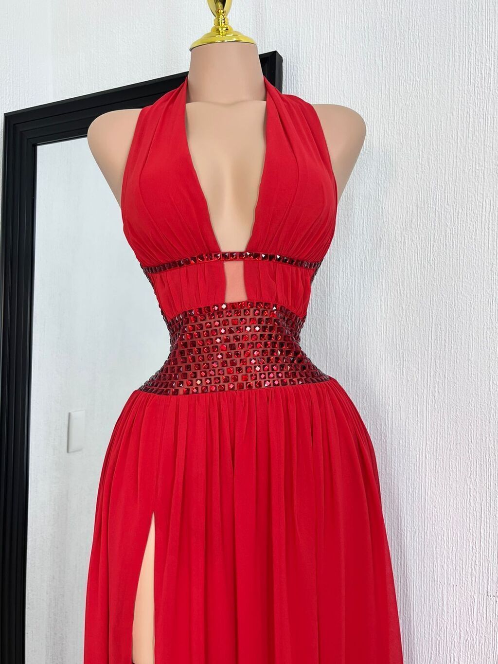 Vestido Maxi Escote Profundo con Espalda Descubierta y Cintura Decorada 261048