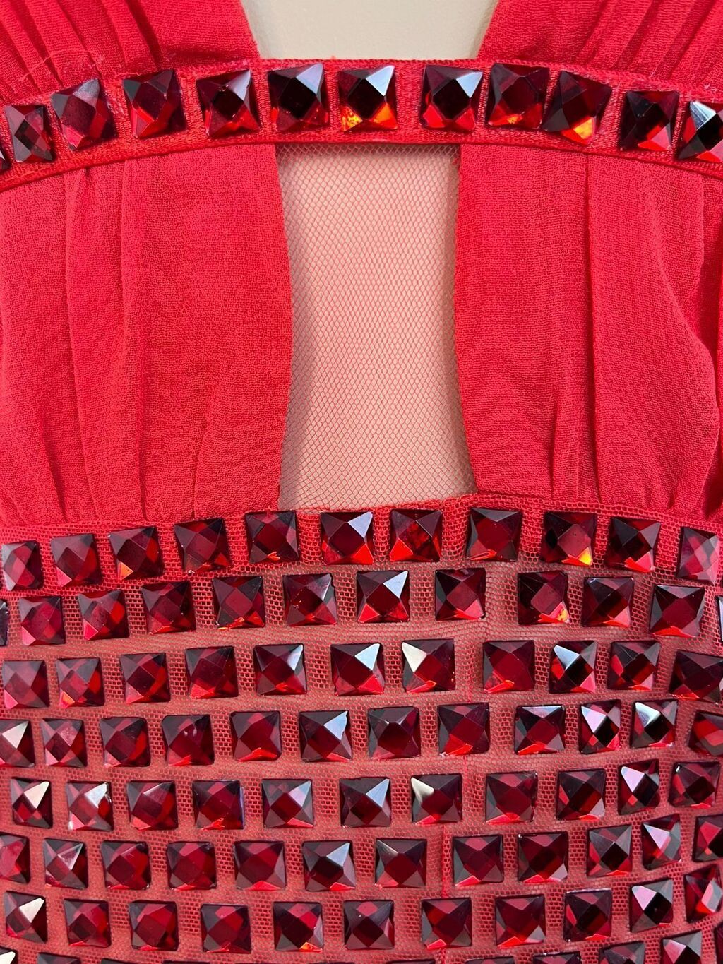 Vestido maxi escote profundo vista frontal completa