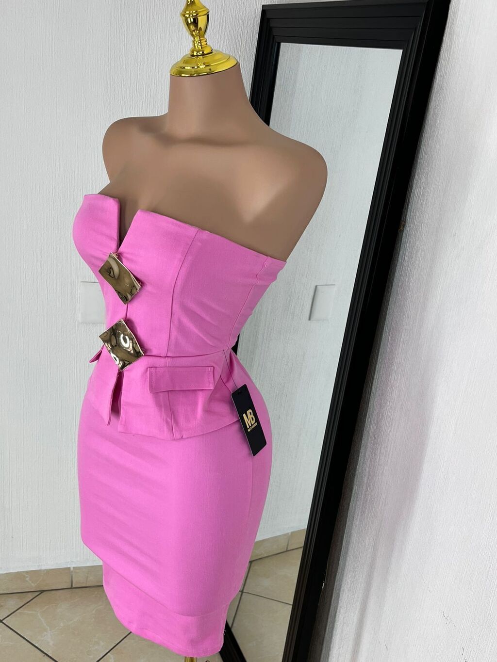 Vestido strapless rosa glamour dorado silueta lateral